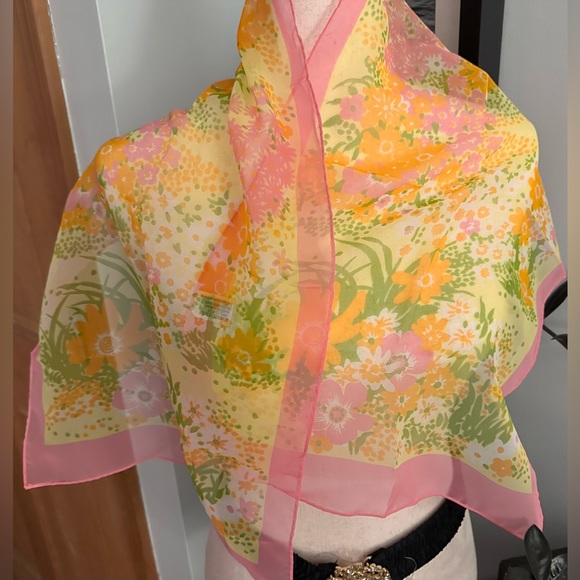 Vintage 1960s Floral Spring Pastel Scarf Hand Rolled made in Japan - Picture 6 of 12